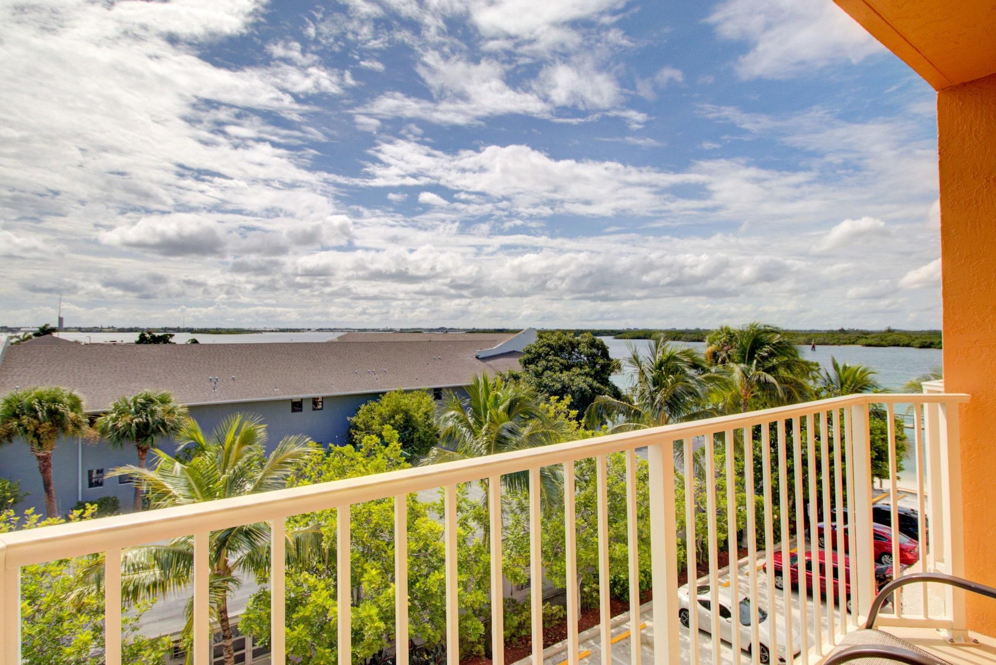 Hutchinson Island Hotel